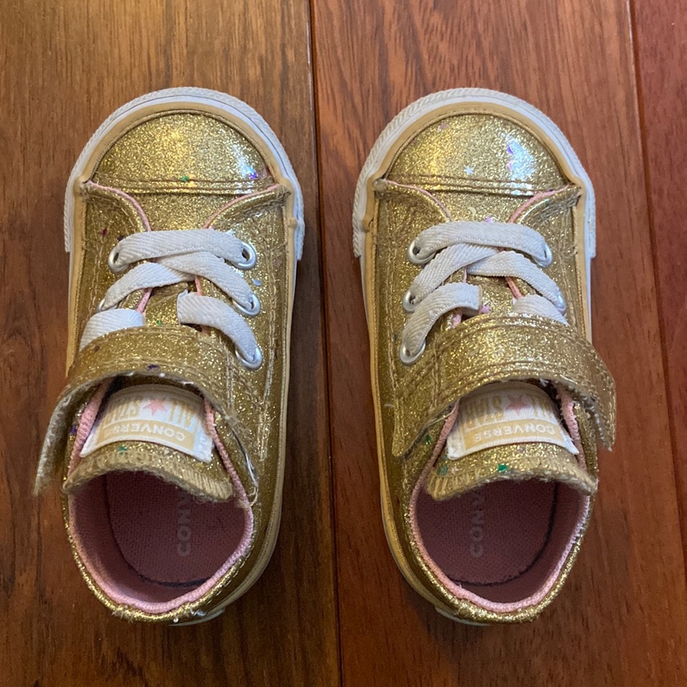Minimal wear toddler girl converse